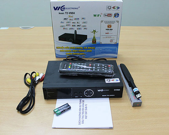 Trọn bộ sản phẩm đầu thu kỹ thuật số DVB T2 kết hợp internet VIC T2-VN04 do công ty Cộng Lực cung cấp và lắp đặt trên thị trường.